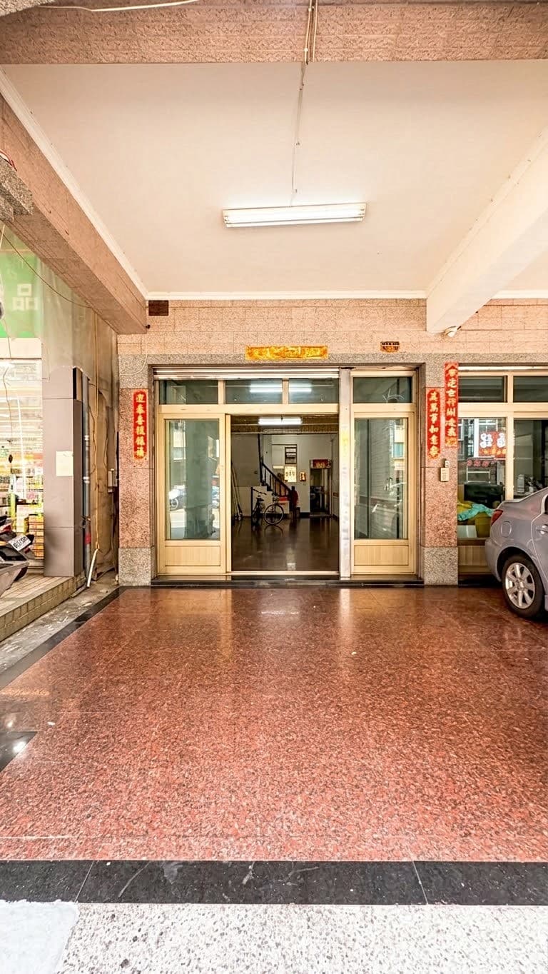 空姐嚴選✈️五甲二路正路上透天一樓店面