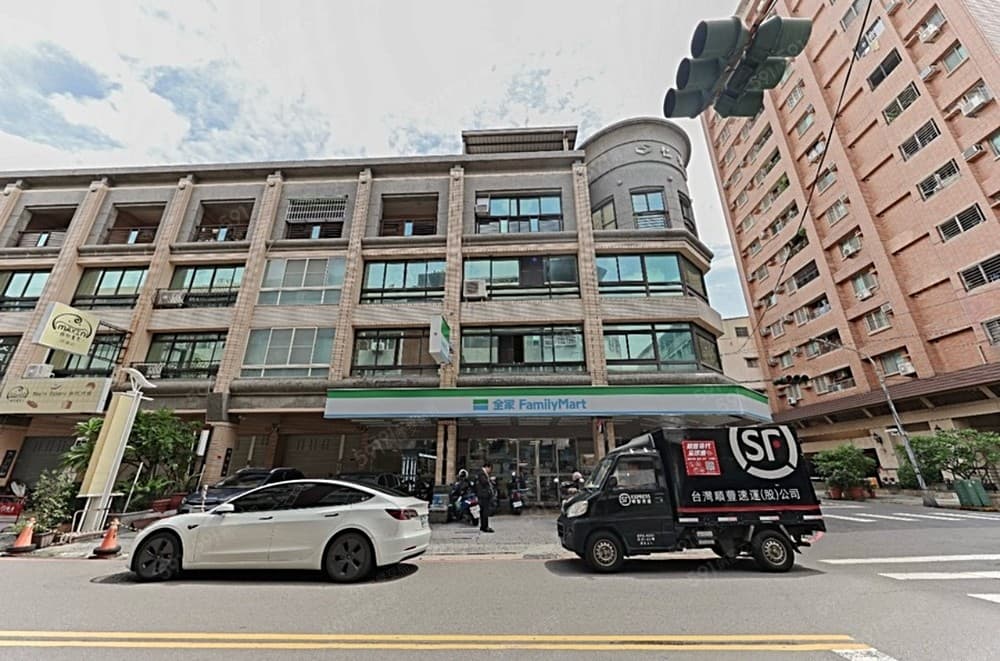 劉威廷近科工館正興國中20年屋透天店住