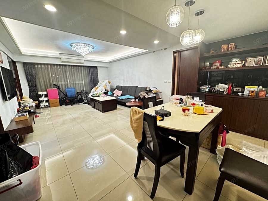 八里左岸近64台北港市中心~全聯稀有裝潢大三房