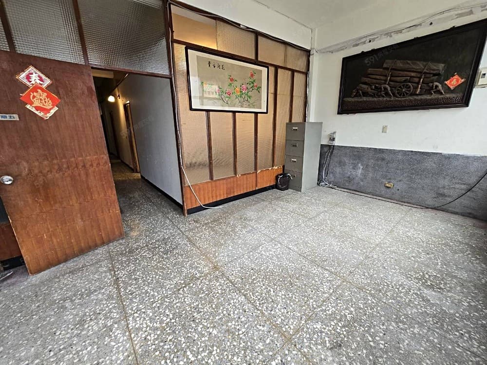 稀有捷運站旁黃金2樓