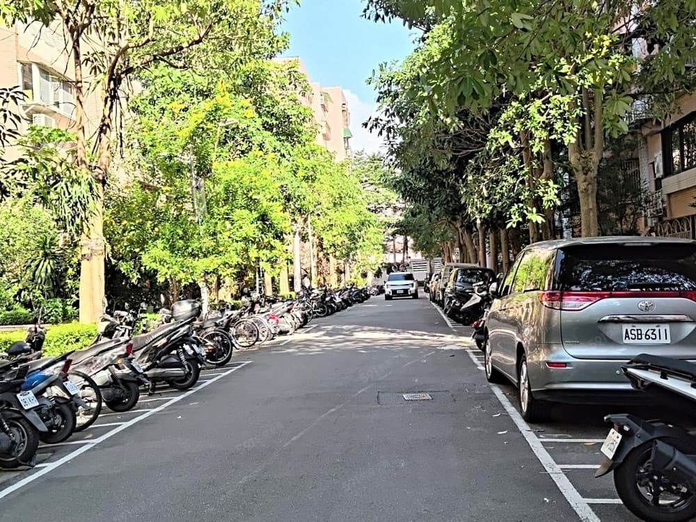 南京三民/花園一樓/三房車位/中信葉玲玲