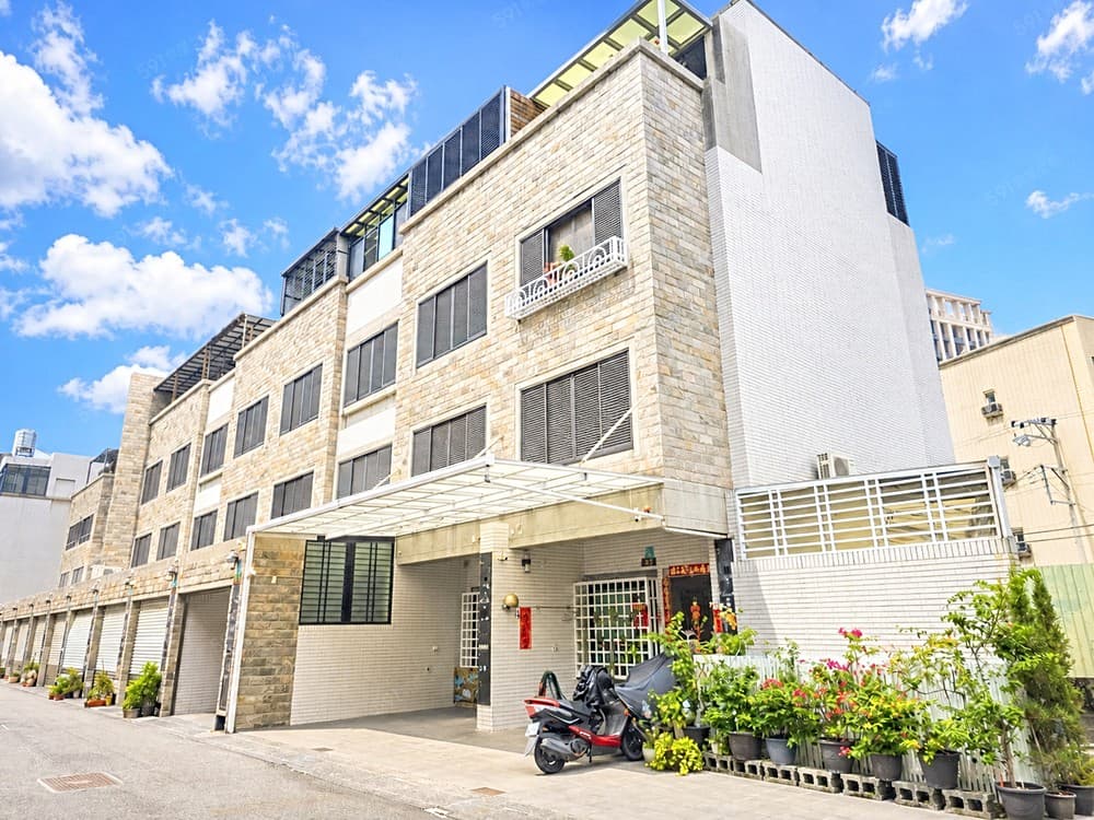 善化啤酒廠小新營成功路8年朝南明亮車庫別墅