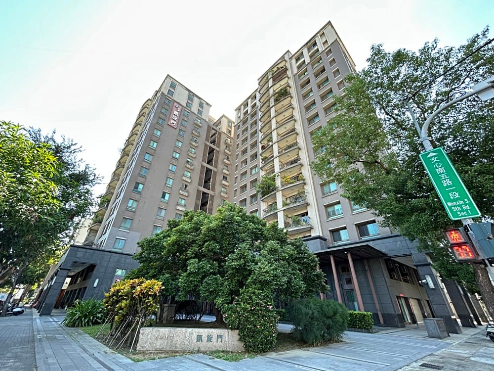 豐樂公園｜室內48坪｜大器2房雙主臥｜雙平車｜大城凱旋門