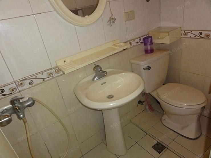 SOGO百貨對面威尼斯影城旁近捷運站