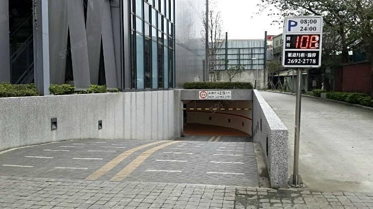 汐止雍和園區地下停車場