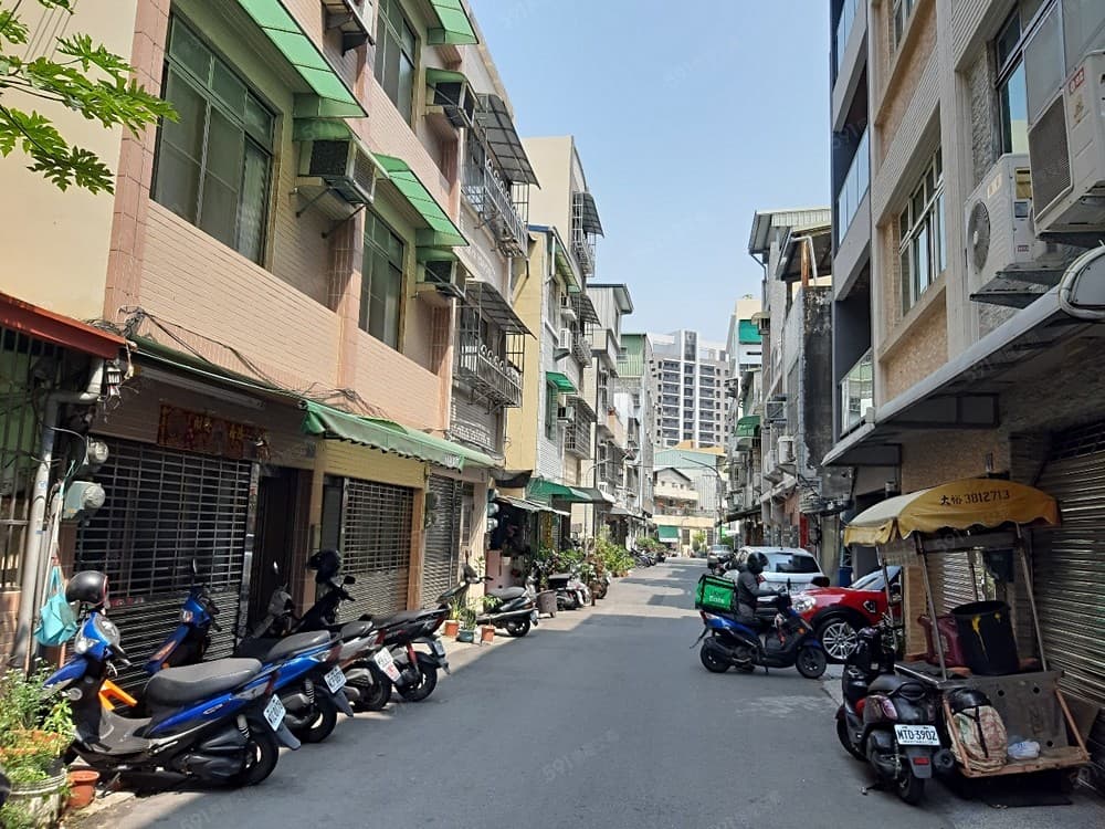 三民區高雄科技大學附近學生十坪大套房出租