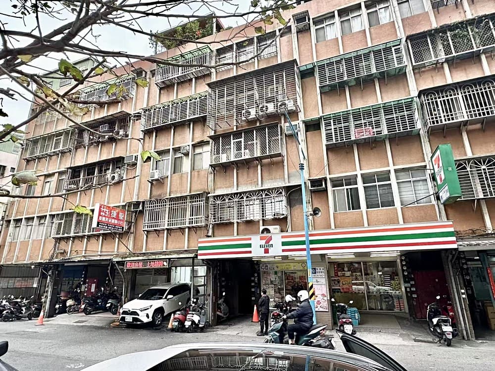 淡江大橋八里公寓實30坪沒公設中山路二段147號3F市中心