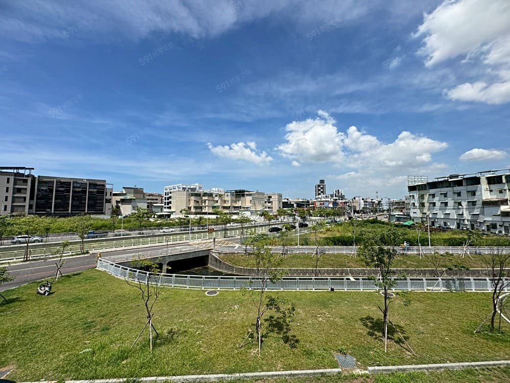 仁武八卦寮河景第一排邊間大地坪面寬透天