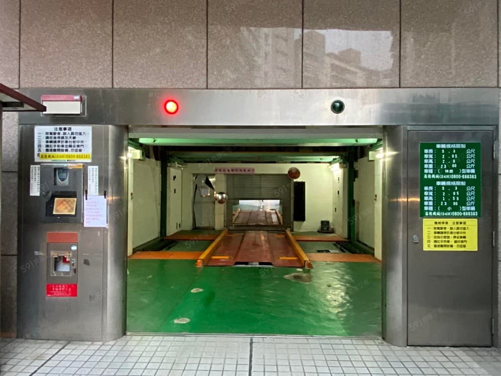 停車位:停車出車安全方便_空間大_信義安和站_機械塔停車