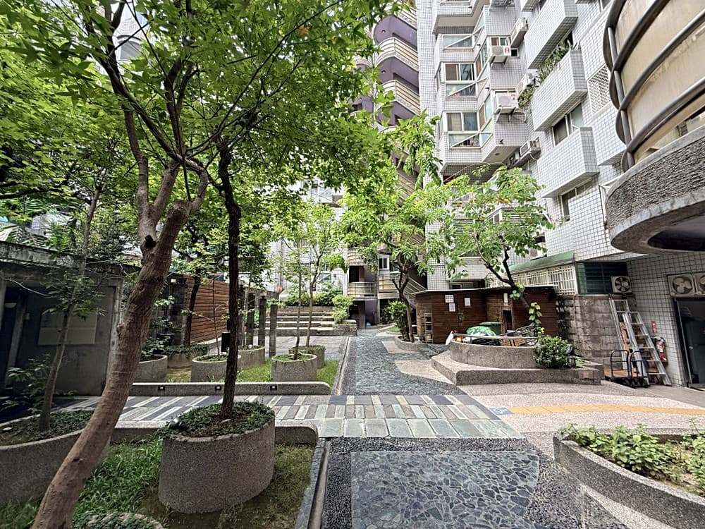 專任笑傲台中/立人國中小雙學區G7捷運站3房平車出價我來談