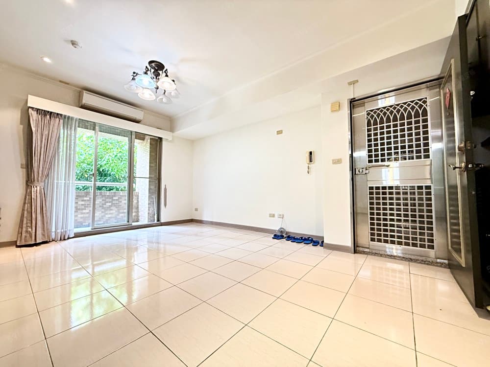 近美術館四房＋平車｜室內近３５坪｜綠意中庭大棟距｜樓下游泳池