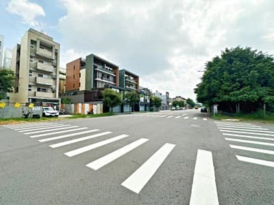 北屯⭐️南十期景賢路｜臨路百坪電梯豪墅｜五房四車｜公園第一排