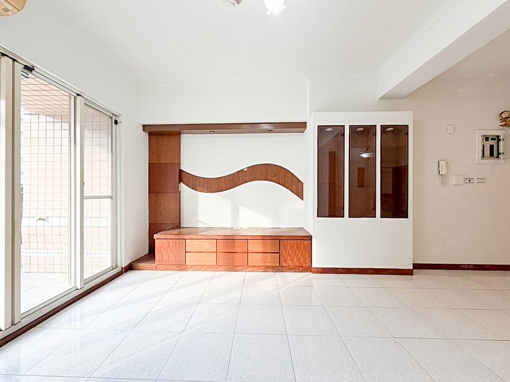 建興商區｜科工館｜室內30幾坪低總價中樓層四房平車