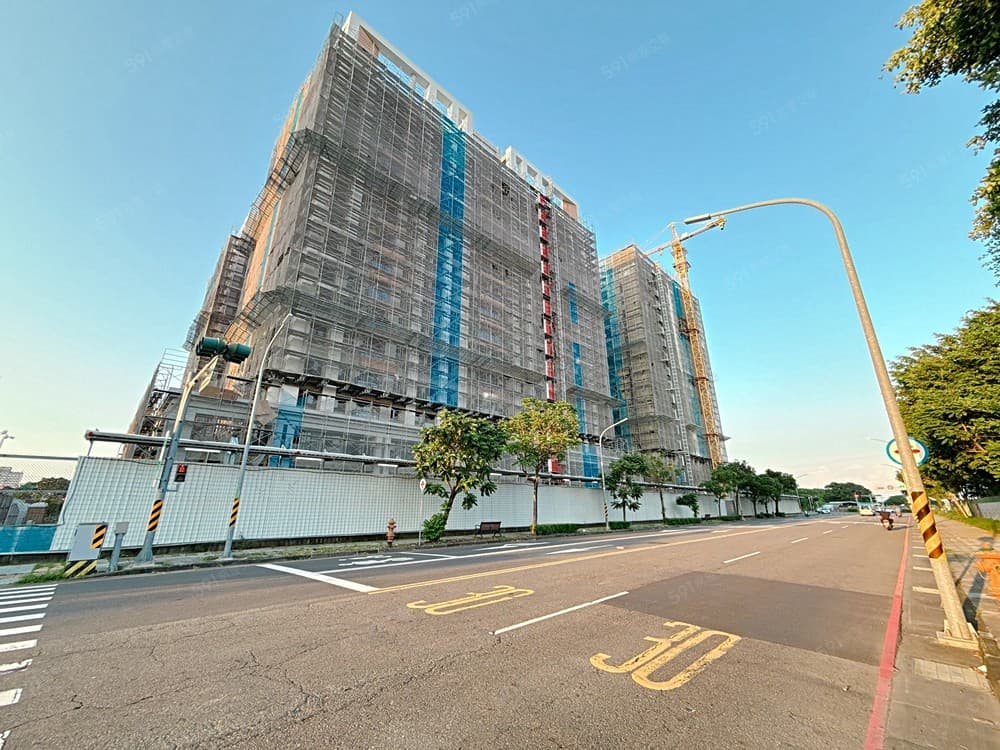 南紡商圈。面平實路。後甲三街。邊間S1店面雙平車