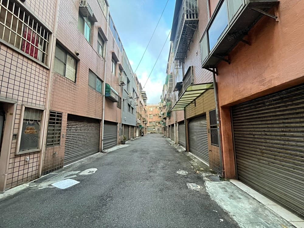 大園區大觀路低總價1-4樓有天有地稀有透天厝