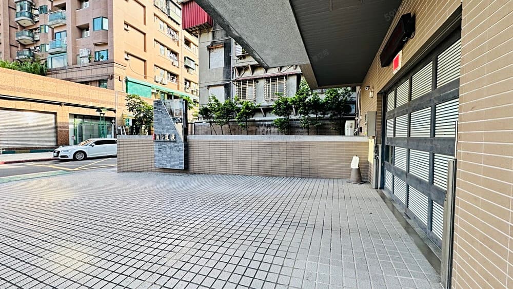 🚗【內湖新明路｜愛車也值得有個固定的家】