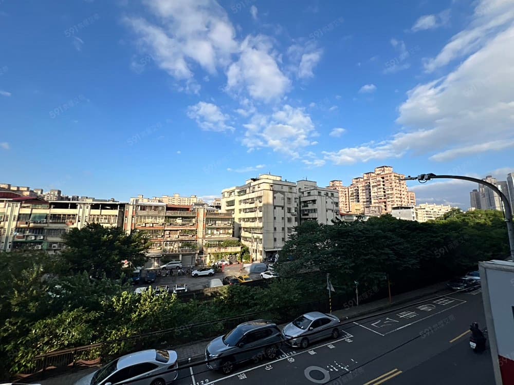 E代風華三房車位//近景安捷運站