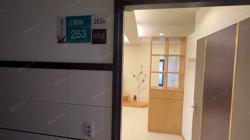 降價南科尊爵便宜高樓邊間電梯2房洽林小姐0936518214