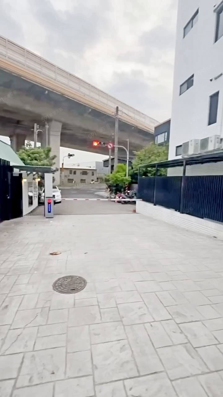 豐原難得輕屋齡別墅🏡|4年屋・邊間三面採光・雙車位