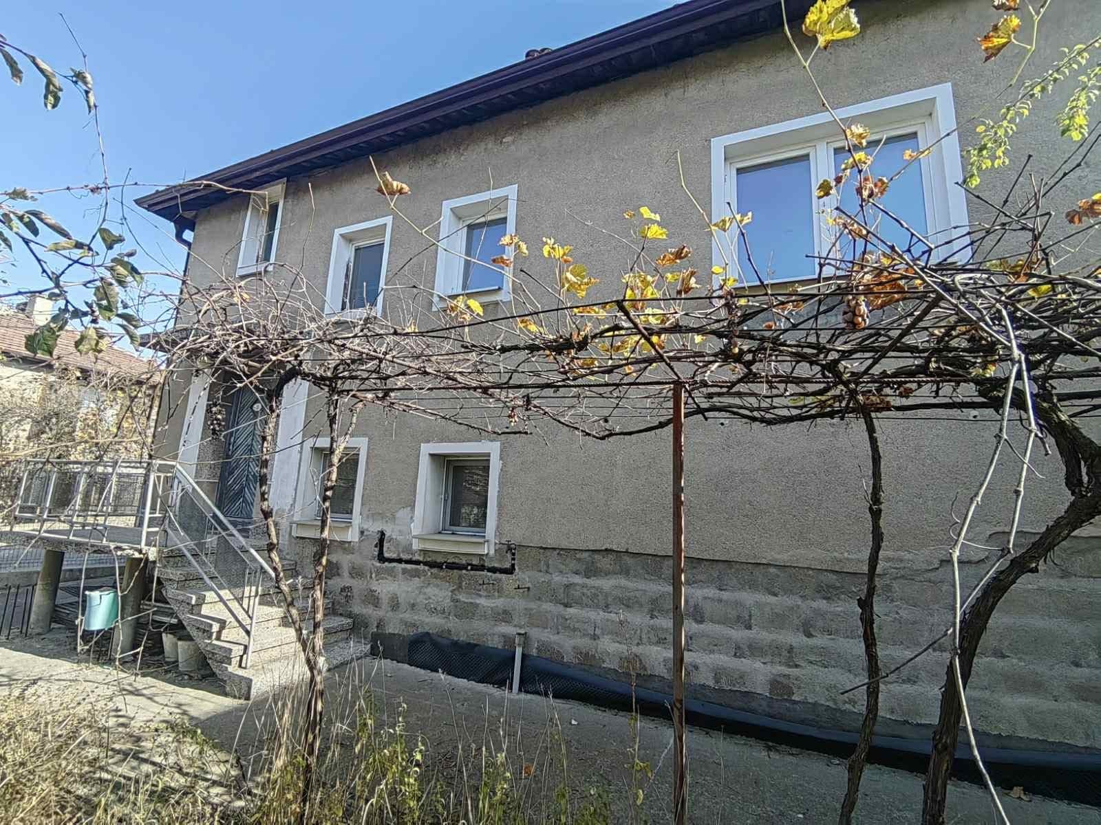 Продава КЪЩА град Перник, Църква
