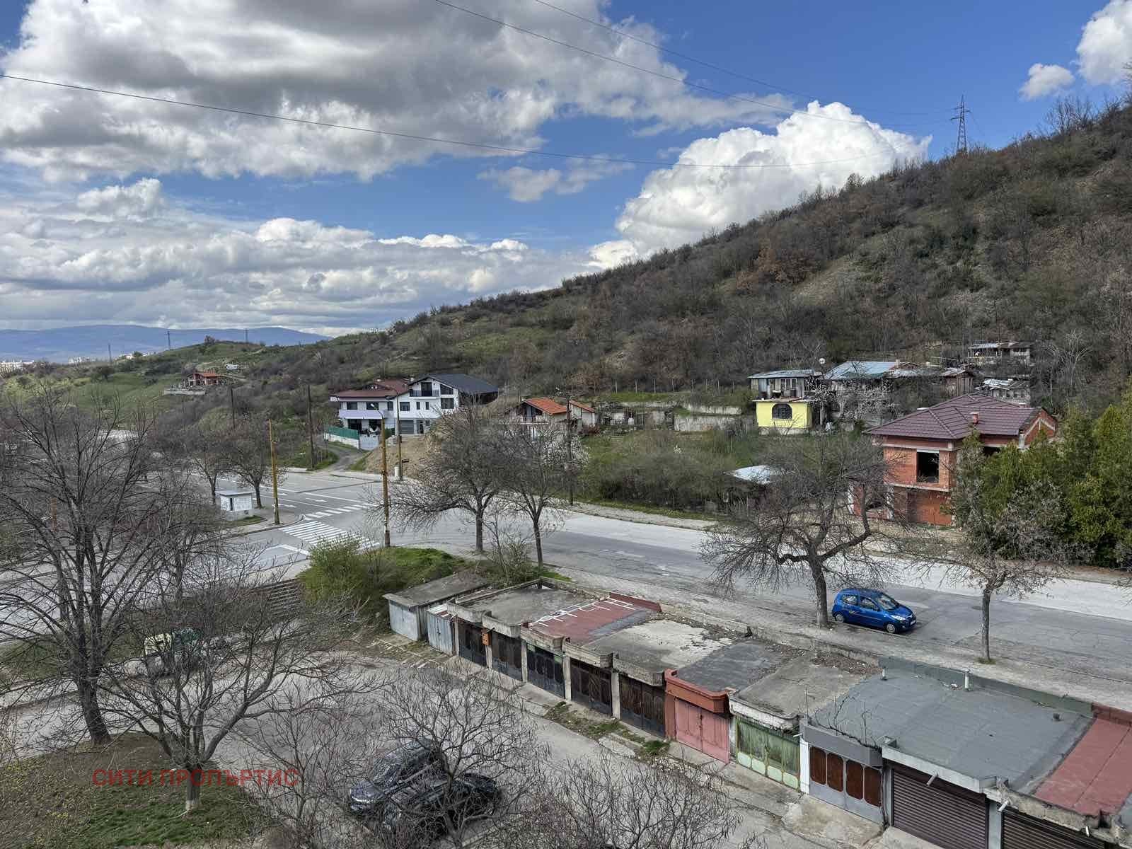Продава МНОГОСТАЕН град Благоевград, Еленово 1