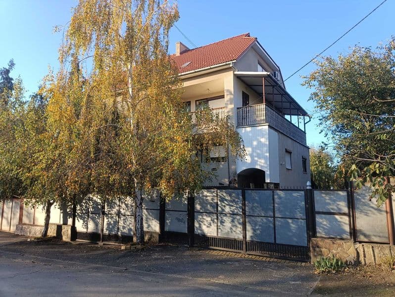 ЧУДОВИЙ БУДИНОК В ХОРОШОМУ РАЙОНІ, 183 кв.м., 6 соток, побудова 1990-х