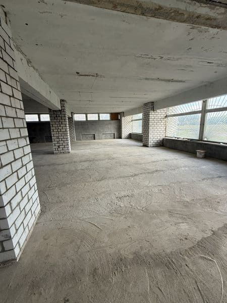 Продам приміщення 690 м2, з ділянкою 48сот, 15 км від Бердичева