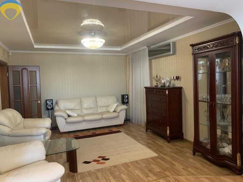 Продам шикарную большую 3 комнатную квартиру с ремонтом, мебелью и техникой в центре пос. Котовского, Одесса.