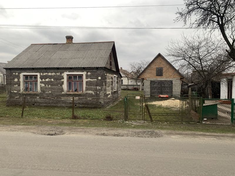 Дім,земельна ділянка 0.10га М.Ківерці