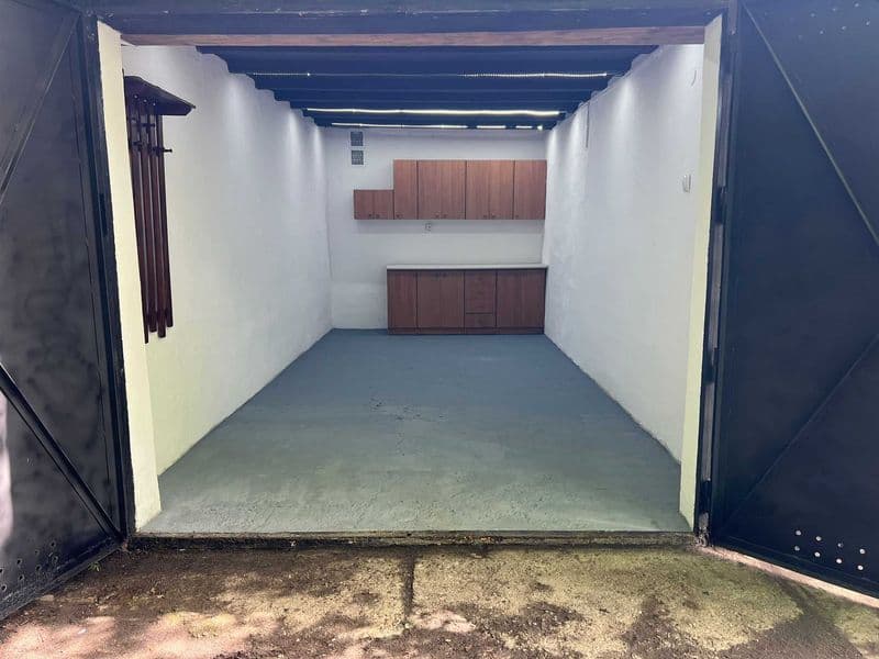 Garaż murowany 18 m² | ul. Spadochroniarzy Kraków| Własna KW | Prąd