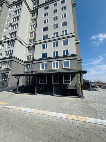 БЕЗ КОМІСІЇ, готове фасадне приміщення, в заселеному будинку