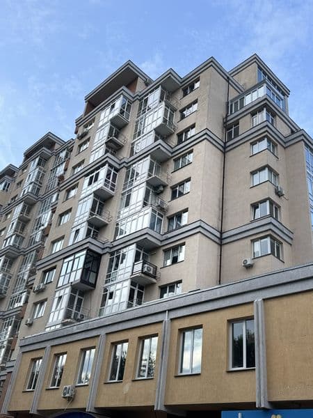 Держмолодьжитло. Продаж просторої однокімнатної квартири, 77м2