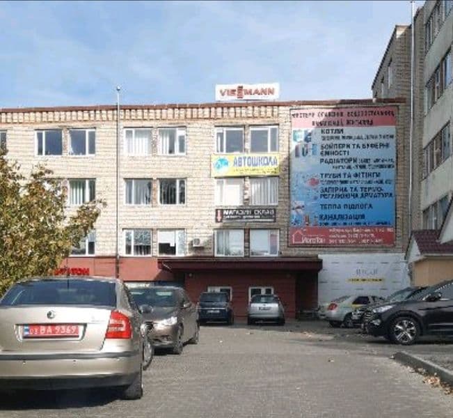 Продамо половину 2гого поверху( 620м2), вул. Карбишева 1