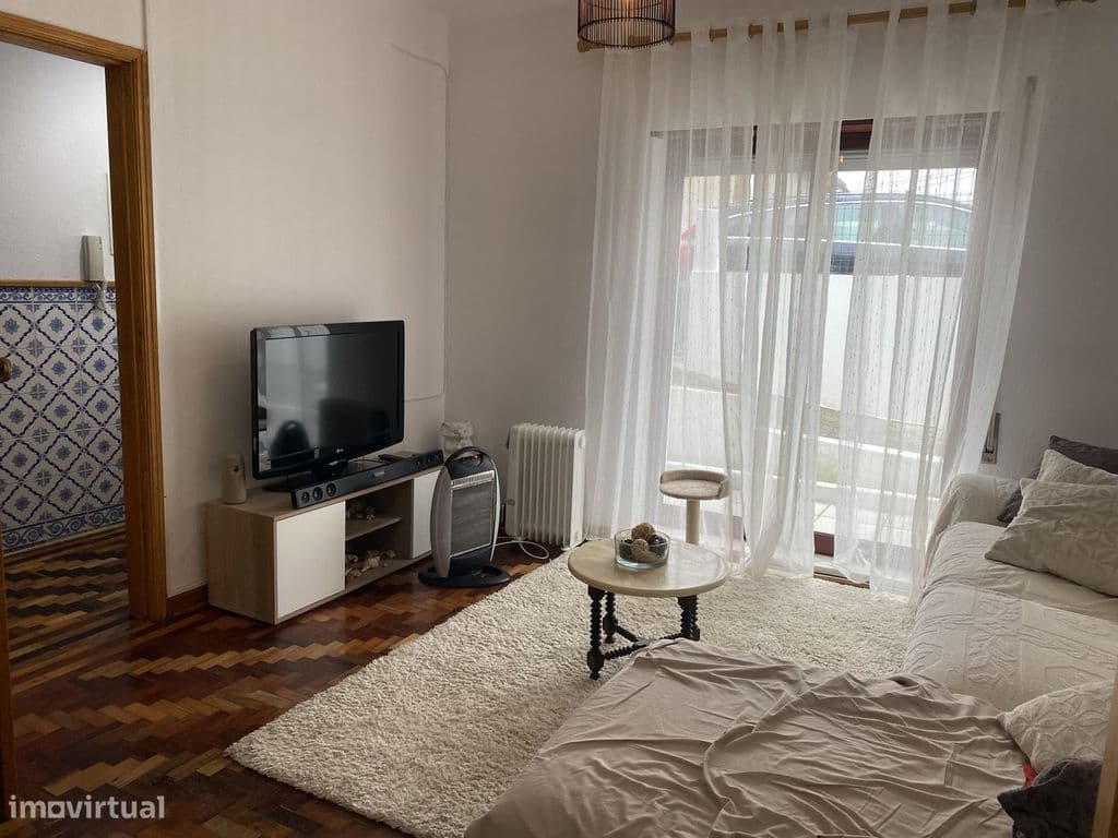 Vende-se T3 com grande espaço exterior em Santa Clara, Coimbra.