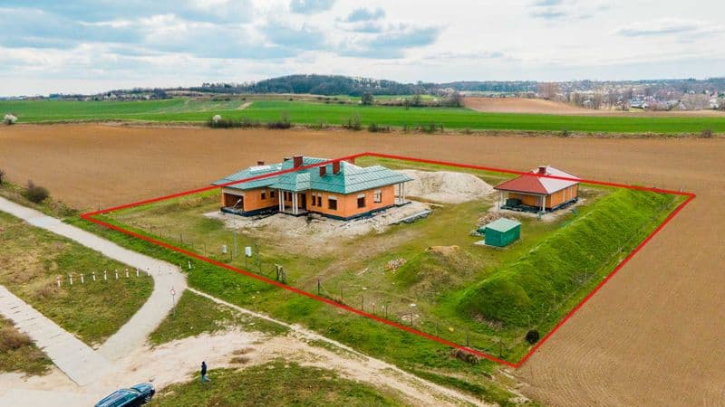 Sprzedam dom w budowie o pow. 523m2 wraz z budynkiem gospodarczym o pow. 79 m2 - działka40ar-Głogów os.Piast.Śląskich II