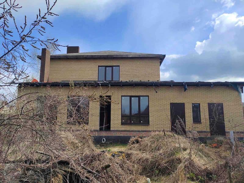 Продам недостроенный дом Песочин Рыжов 236 м2 (ул. Слободская, возле Лицея и Дома Культуры)