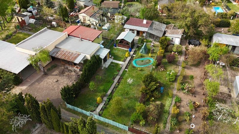 Zadbana działka ROD 400 m² z murowaną altaną i oranżerią – Gniezno