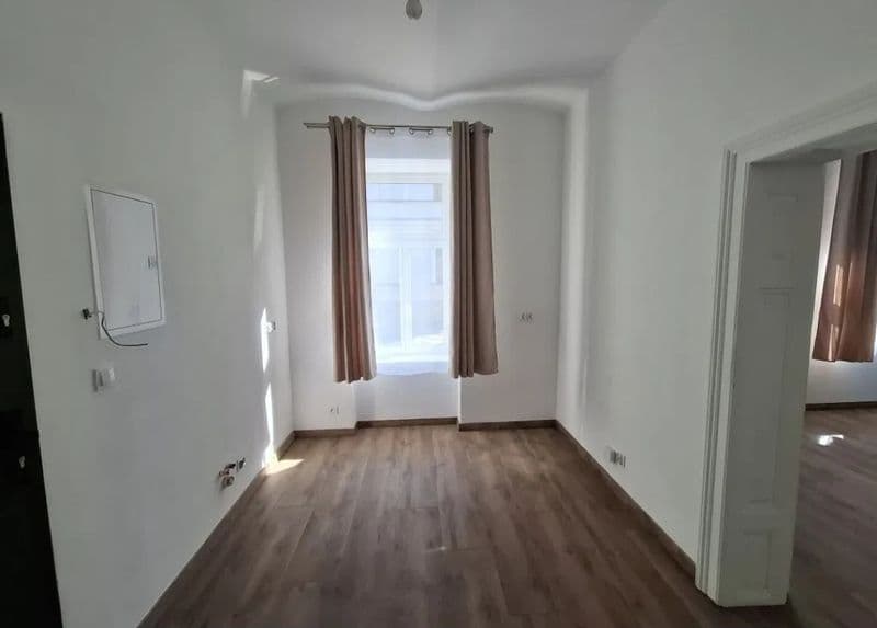 Sprzedam mieszkanie BEZCZYNSZOWE w centrum Cieszyna po generalnym remoncie.