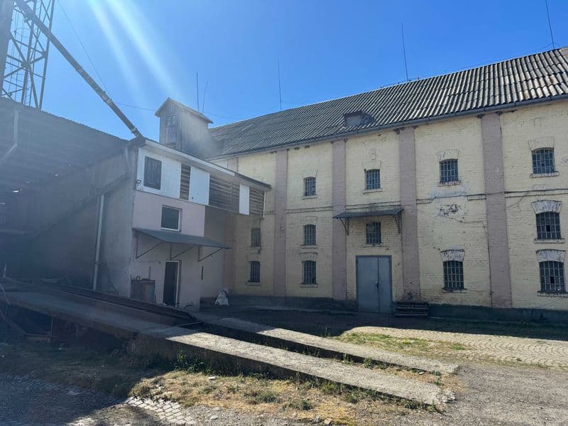 Продаж виробничо-складського комплексу 1 552,6 м2, 0,41 га у Закарпатській області