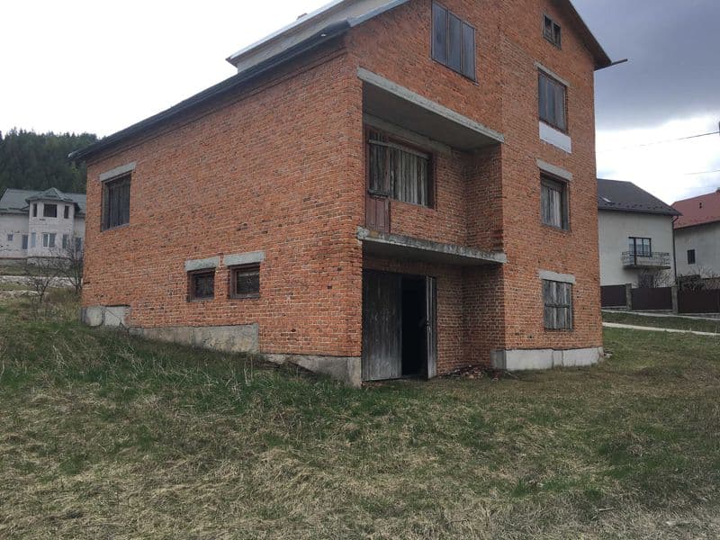 Будинок, незавершене будівництво