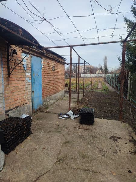 Продається дім  в городі біля пляжу під дачу.