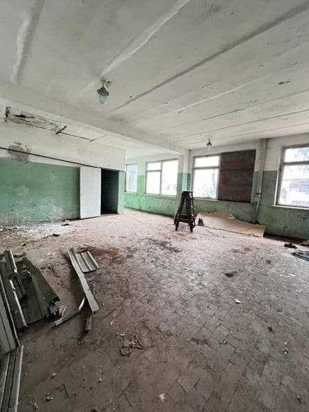 Продам частину будівлі в Камянському 4 поверхи