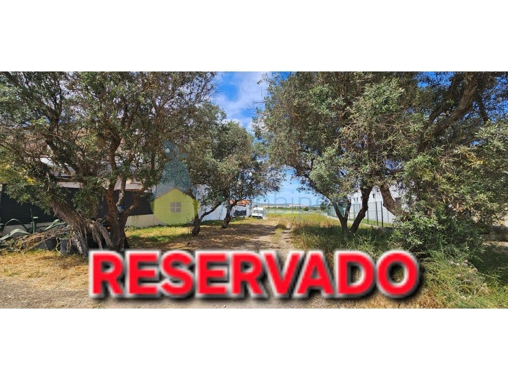 Terreno plano, de 3480m2, com viabiliade de construção de pequena m...