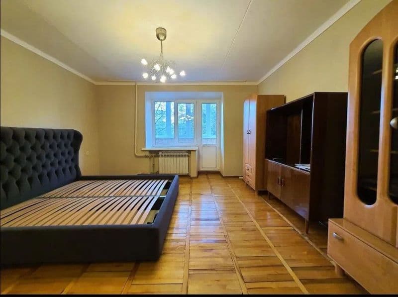 Продам 4х ком.кв-рув центре, ул Малая 3этаж девятиэтажного дома