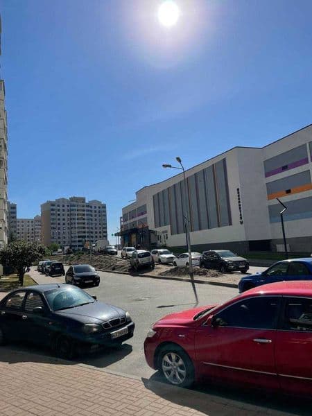 Комерційне приміщення 129,6 м² у цоколі з фасадним входом біля NOVUS