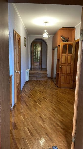 Будинок продається 2-х поверховий,з городом,підвалом