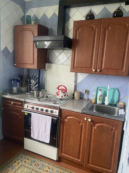 Продам теплу 3-х кім кв на 4-му районі з меблями.