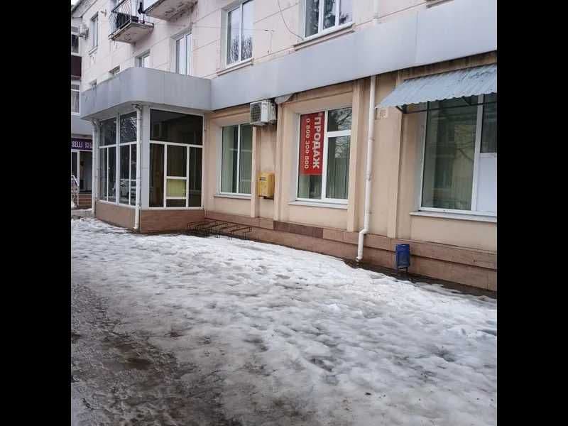 Фасадне нежитлове приміщення загальною площею 264 кв.м.