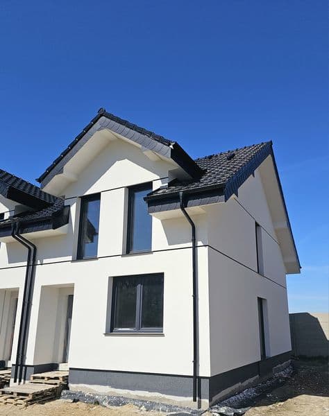 Dom w zabudowie bliźniaczej, pow uzytkowa 87m2, pow działki 240m2