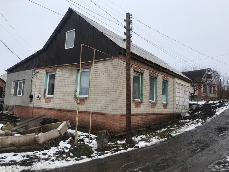 Продам дім. З недоробленим ремонтом